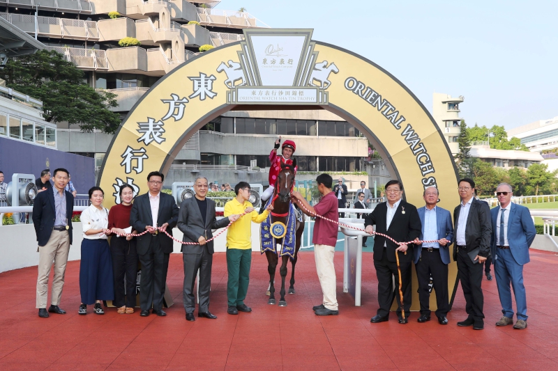 Mr Stunning pictured with connections after winning the Gr.2 Premier Bowl at Sha Tin.